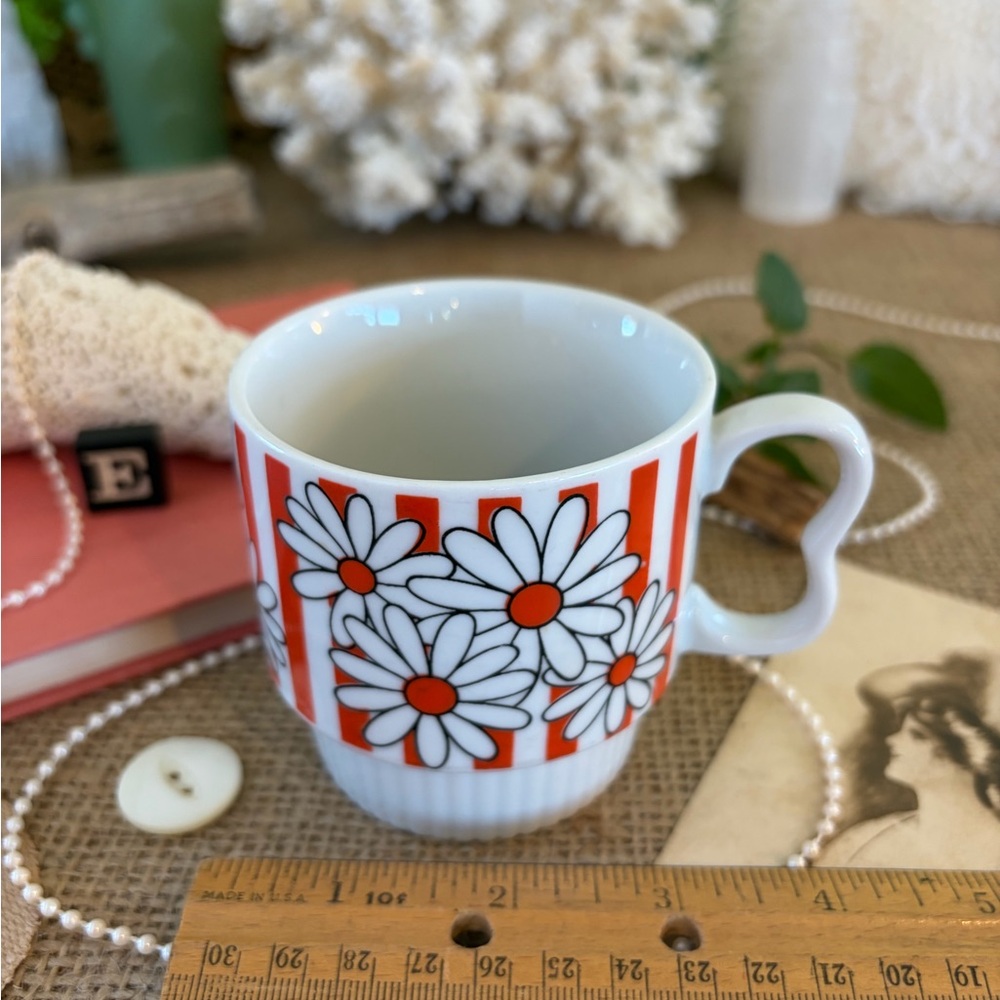 Vintage Ceramic Floral Mug 🌺 Unique Home Decor / Gift / Kitchen / Retro / Nature - Picture 5 of 5